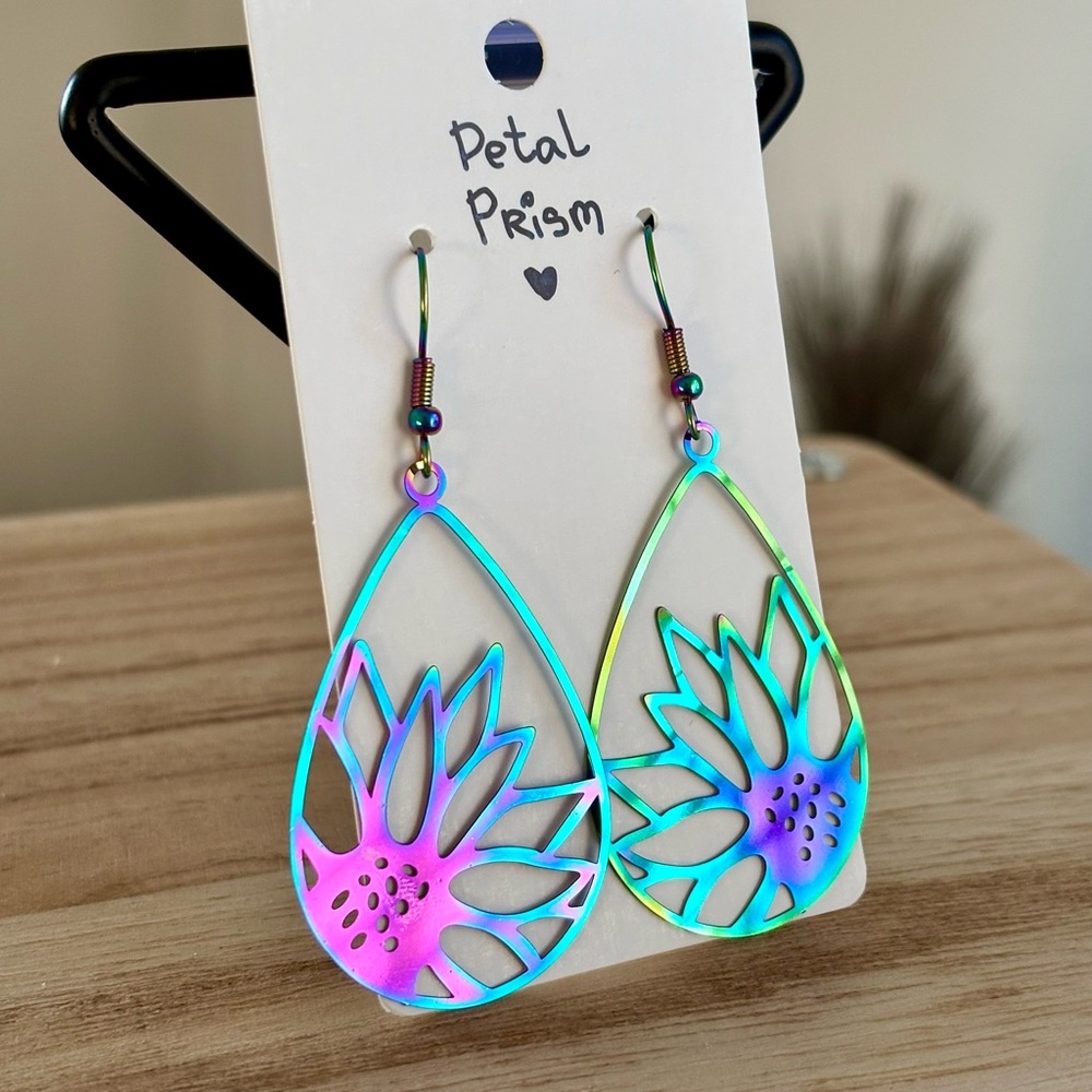 🔴SOLD 🌸 Petal Prism Iridescent Flower Earrings Rainbow Teardrop Boho Jewelry